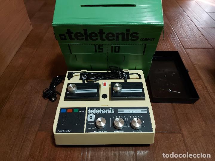 Fotografía de un teletenis en su caja original, versión compact